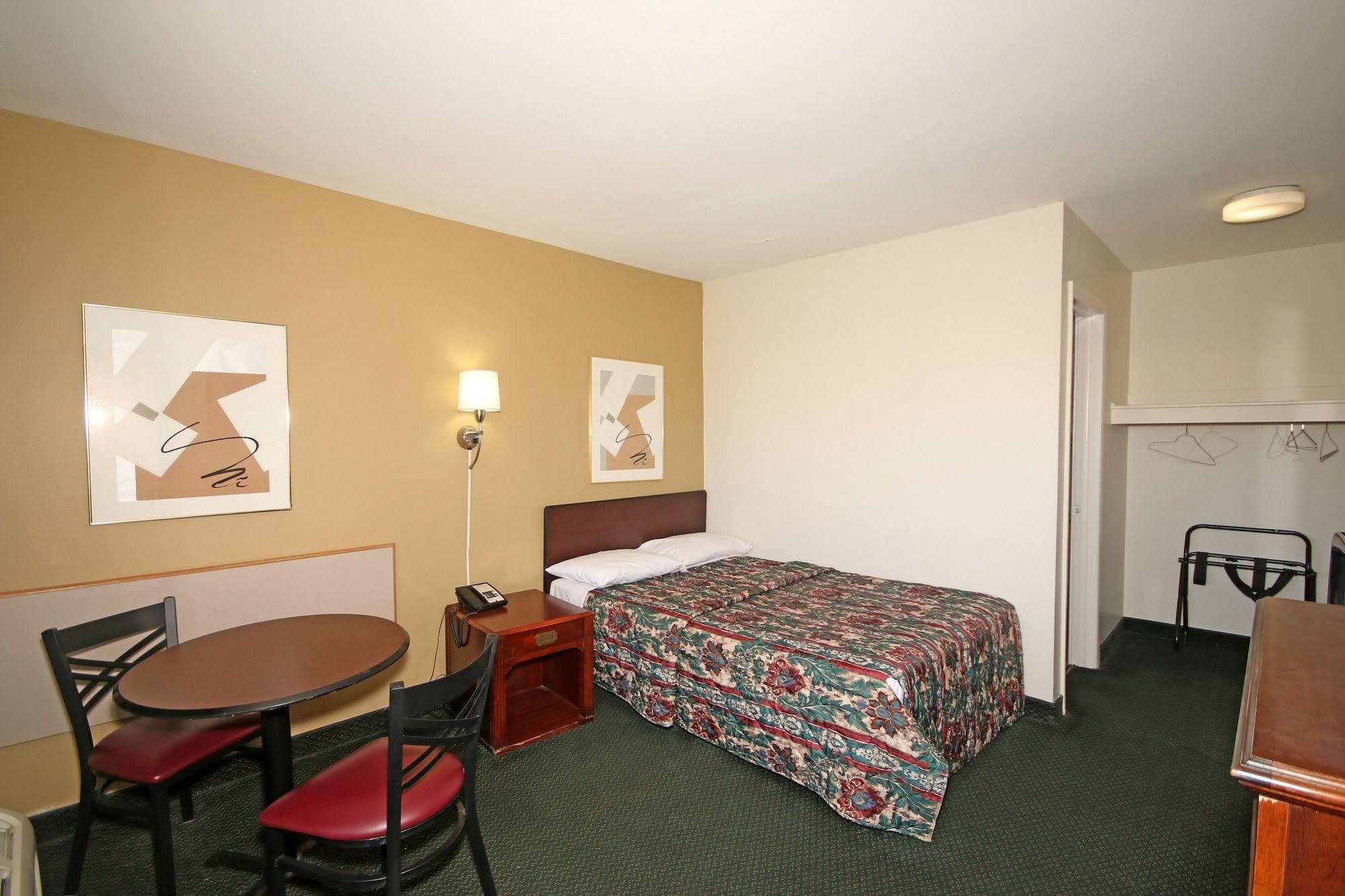 Royal Inn And Suites Charlotte Airport Ngoại thất bức ảnh