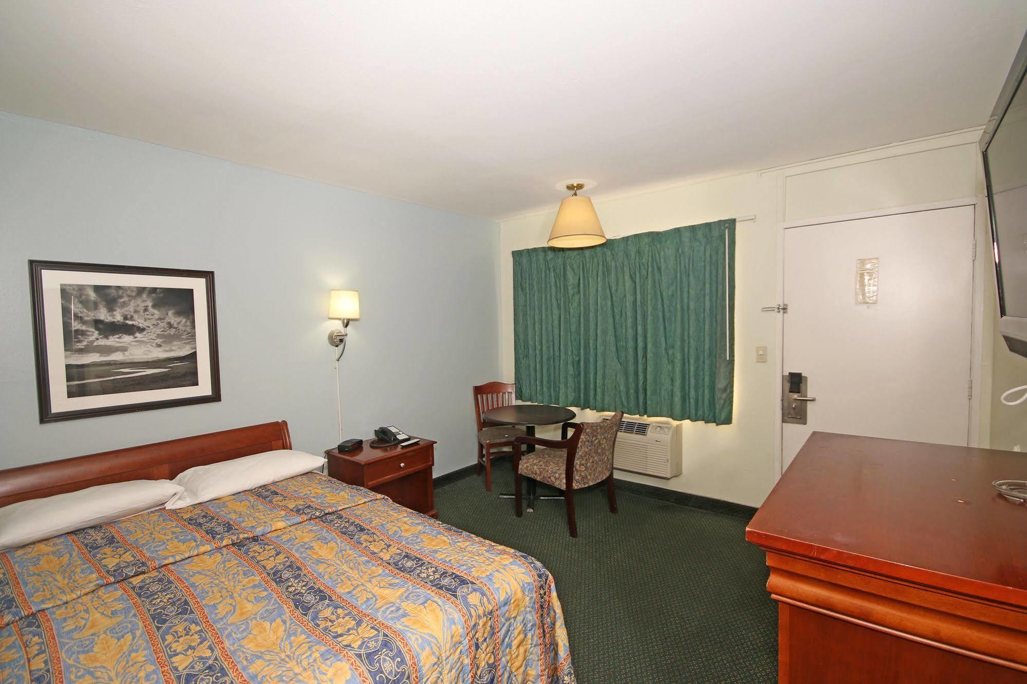Royal Inn And Suites Charlotte Airport Ngoại thất bức ảnh
