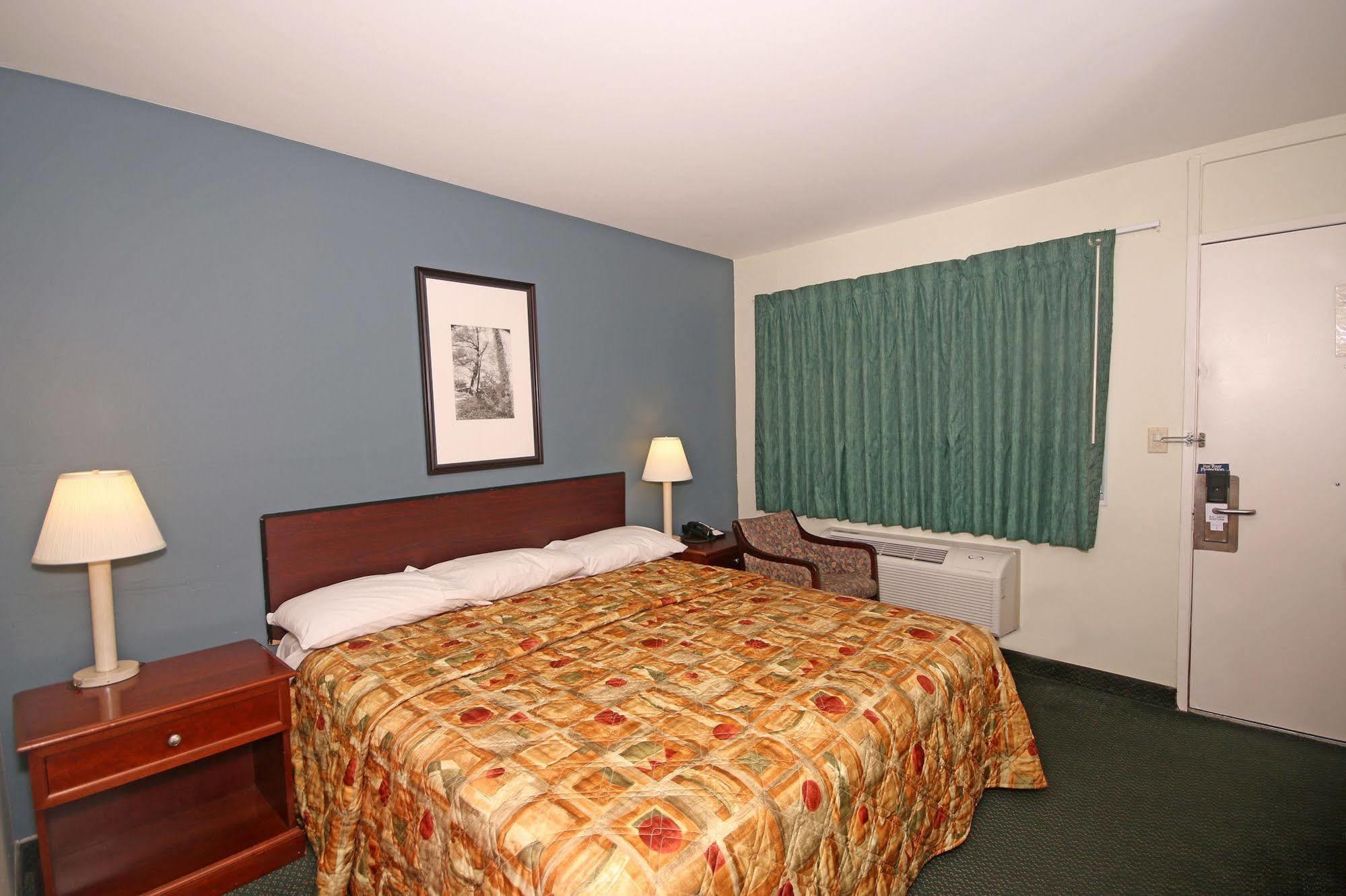 Royal Inn And Suites Charlotte Airport Ngoại thất bức ảnh